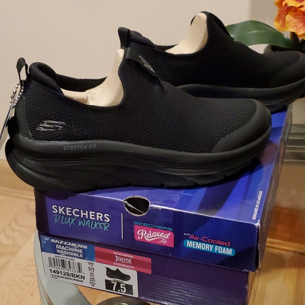 Skechers D'lux Walker, Size 7.5, Black